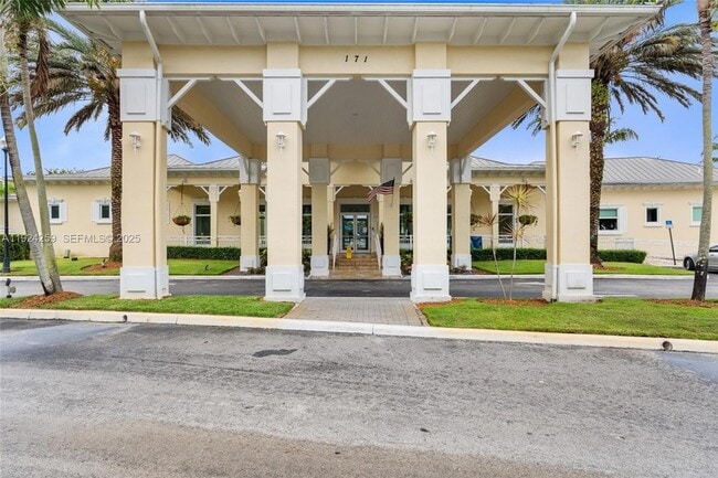 Building Photo - 230 SE 29th Ave