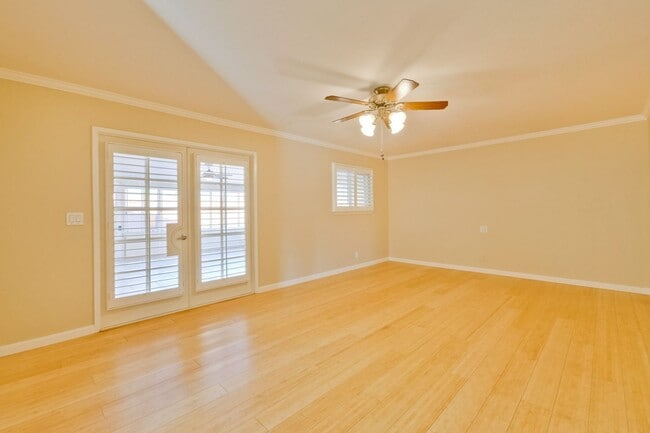 Building Photo - Stylish San Jose Home and Private Yard