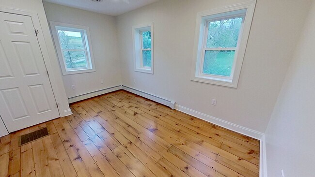 Building Photo - Single Family Farm House
