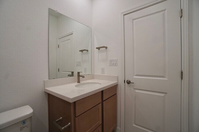 Building Photo - 1610 Iberville Dr