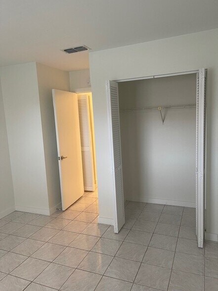 Building Photo - 6261 Draw Ln