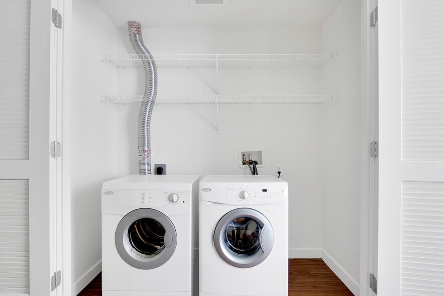 Building Photo - 330 3rd Ave W