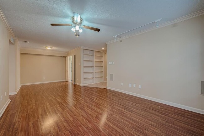 Building Photo - 1311 Antoine Dr