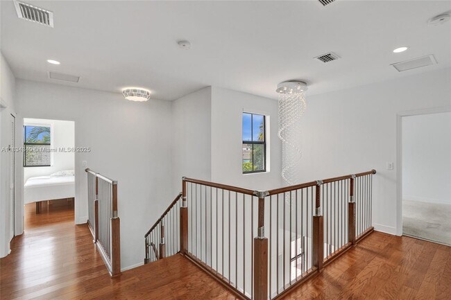 Building Photo - 1007 NW 99th Ct