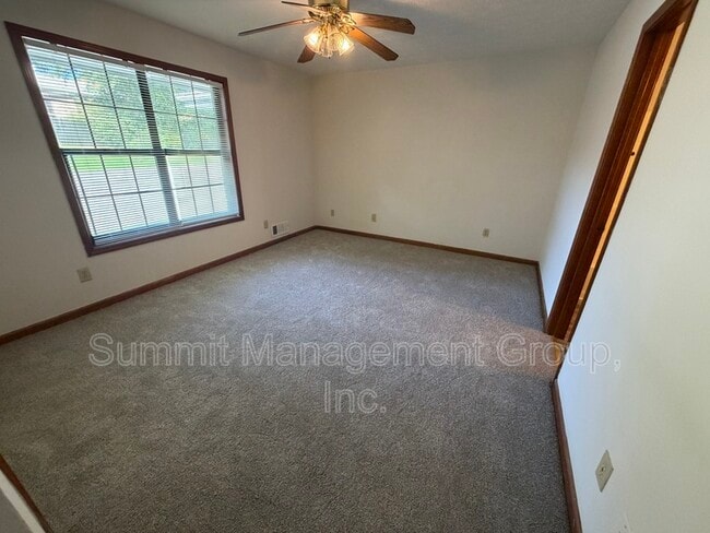 Building Photo - Locust Drive - 988