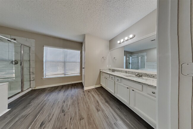 Building Photo - 17322 Harmony Hill Dr