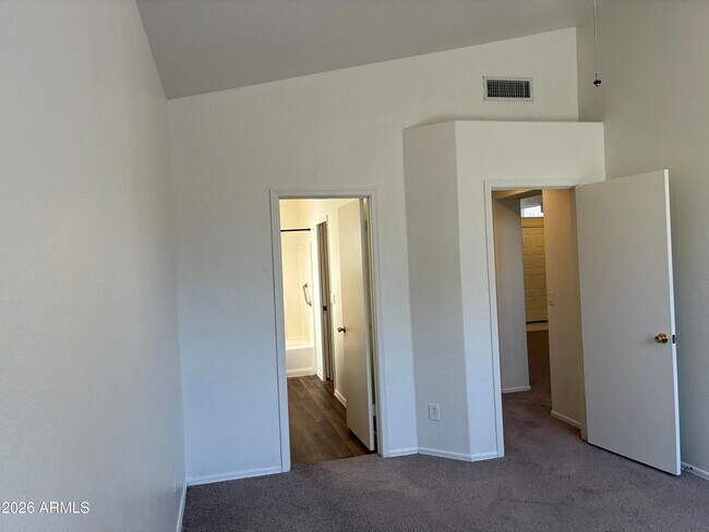 Building Photo - 1319 W Escuda Rd