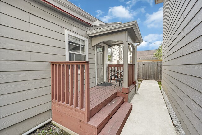 Building Photo - 2809 Tooke St