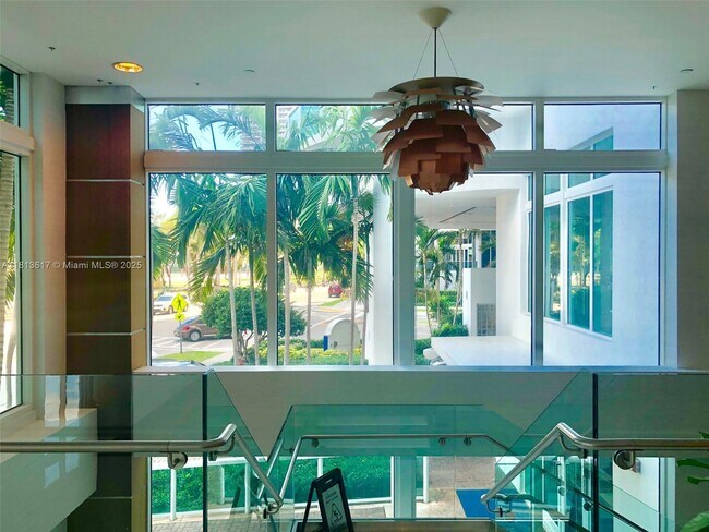 Building Photo - 1800 N Bayshore Dr