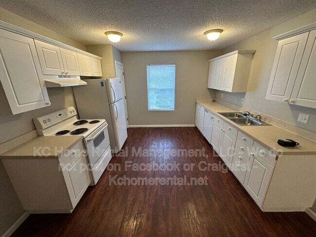 Building Photo - 5656 N Anita Ave