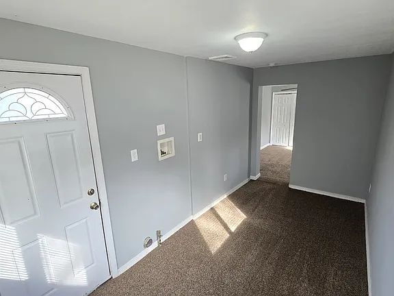 Building Photo - 3 bedroom 1.5 bathrooms Rancher.