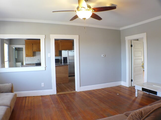 Building Photo - Bolivia St