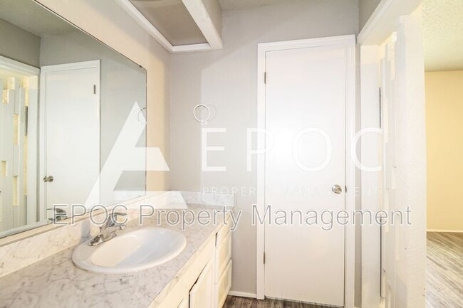 Building Photo - 2621 SW 99th St