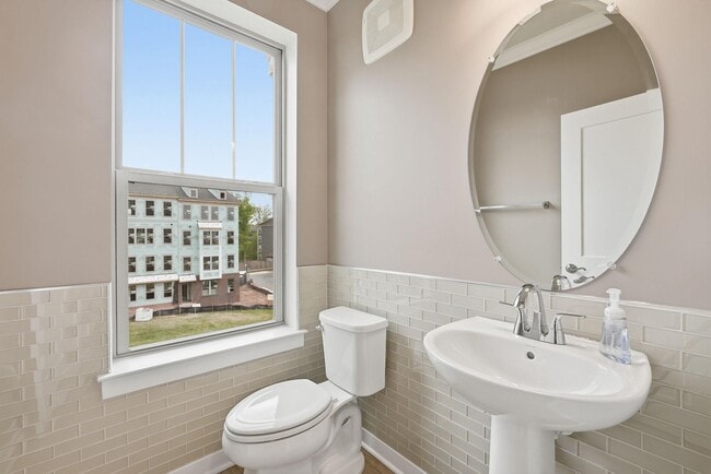 Building Photo - 1104 Dabney Dr