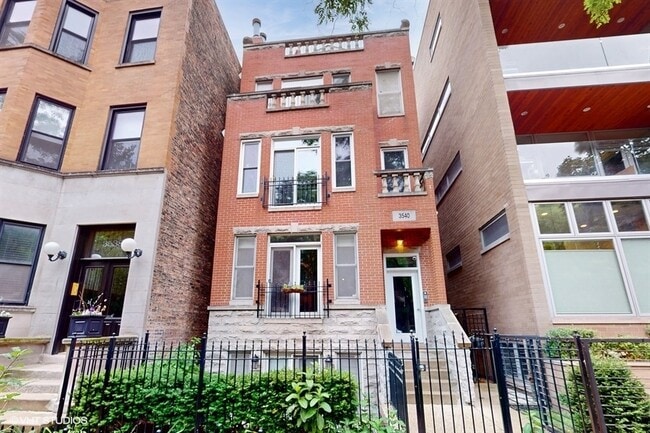 Primary Photo - 3540 N Reta Ave