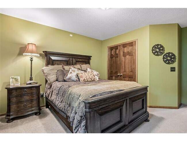 Building Photo - 18464 Farmstead Cir