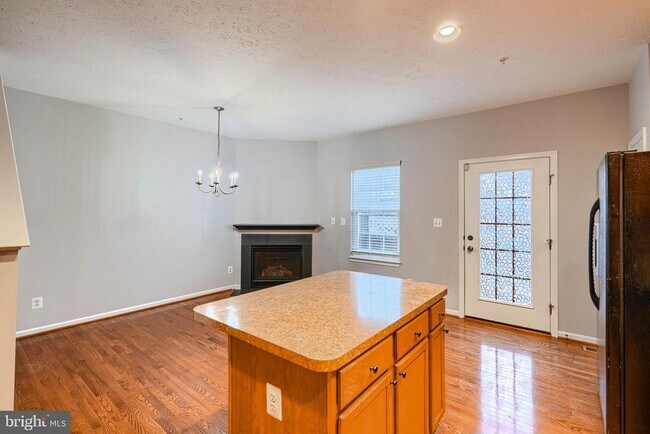 Building Photo - 736 Wineberry Way