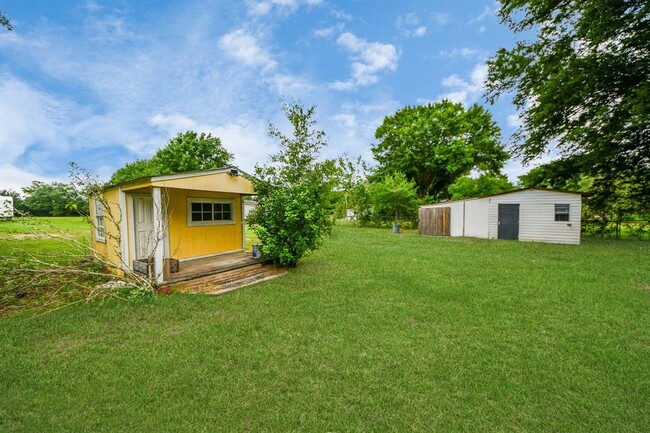 Building Photo - 18303 James Rd