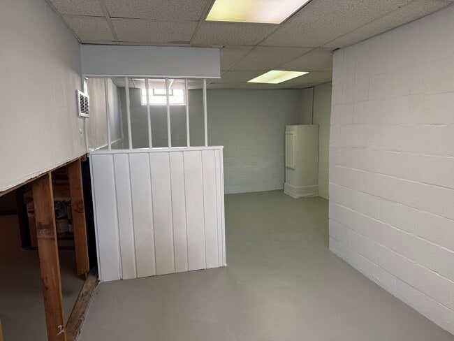 Building Photo - Beautifully Updated 2 Bed, 1 Bath Home for...