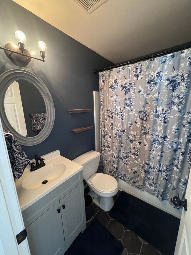 Building Photo - Centrally Located 3/2 Home in Central Kits...