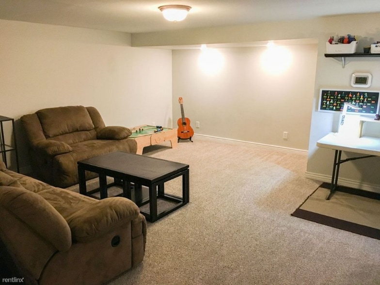 Building Photo - 9647 Deer Horn Ct