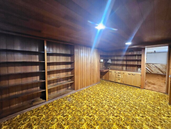 Building Photo - $2,100 - 3 Bed / 2 Bath Charming Home by G...
