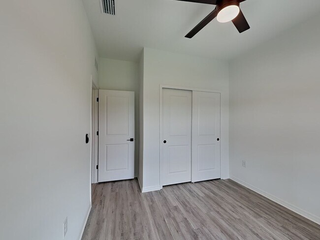 Building Photo - 475 Linden Ave S