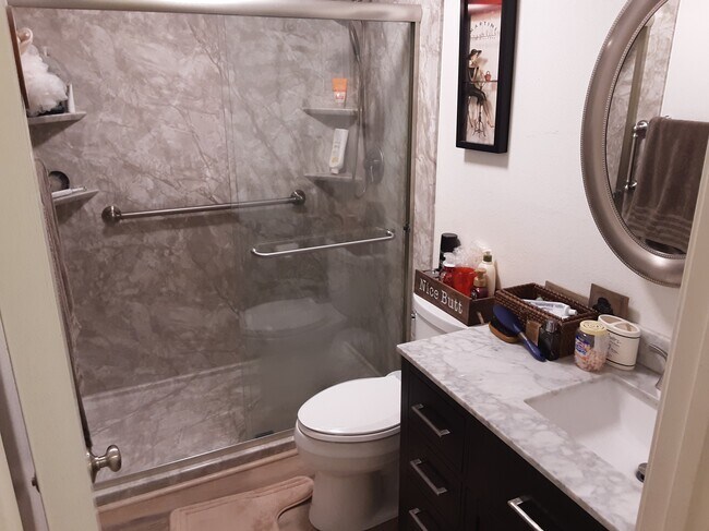 Building Photo - 496 Christina Ct