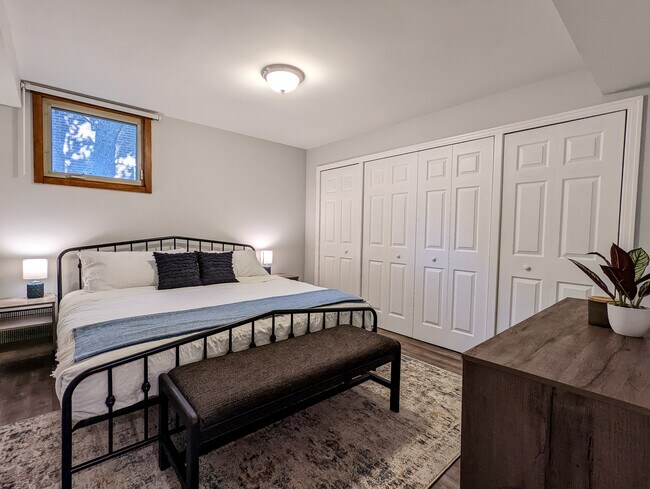 Building Photo - 600 Woodside Rd