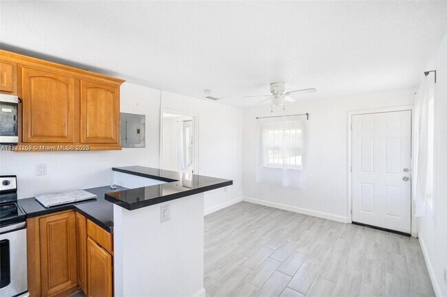 Building Photo - 6221 NW Miami Ct