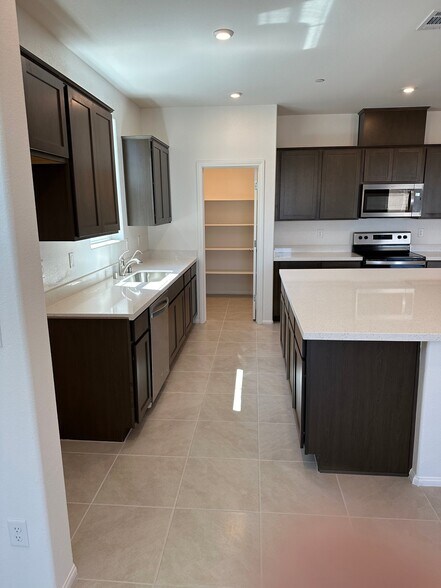 Building Photo - 1014 Warsaw Ave