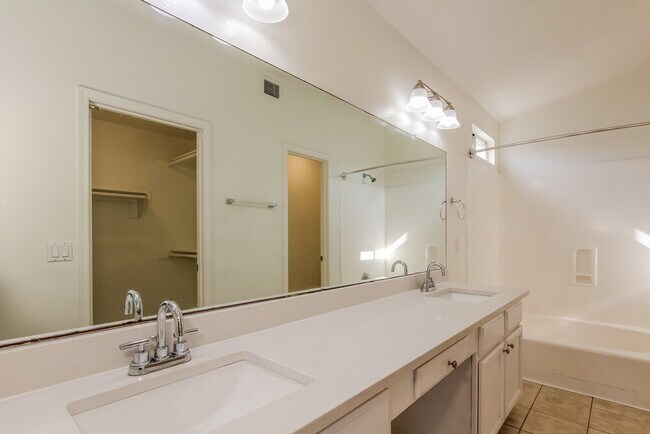 Building Photo - 9147 N 73rd Ln