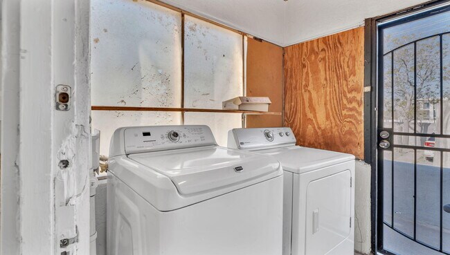 Building Photo - 205 Harvard Dr SE