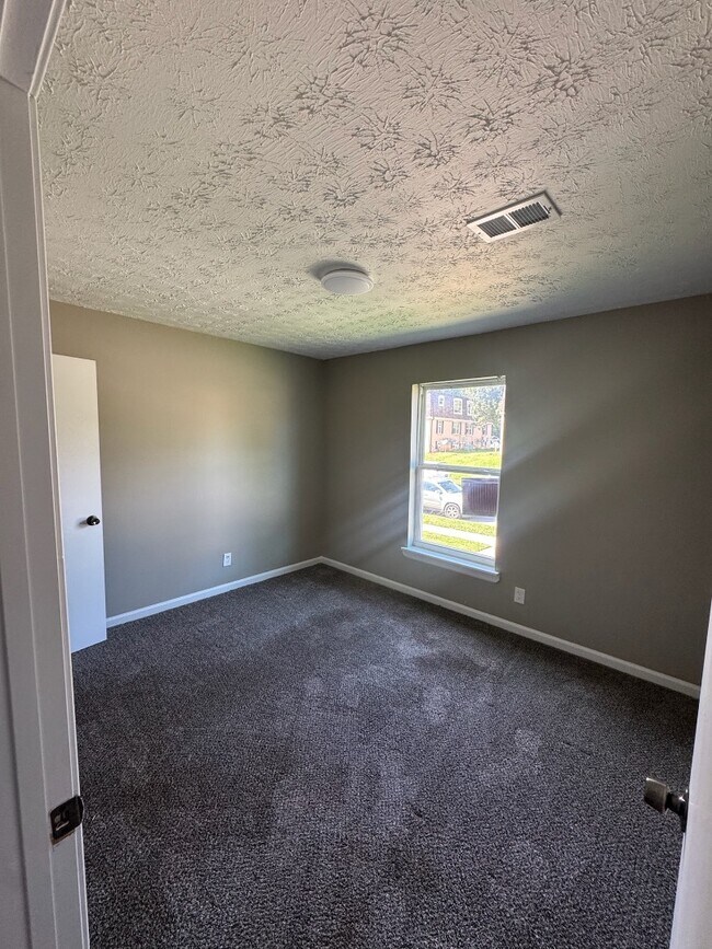 Building Photo - 733 Hill Rise Ct