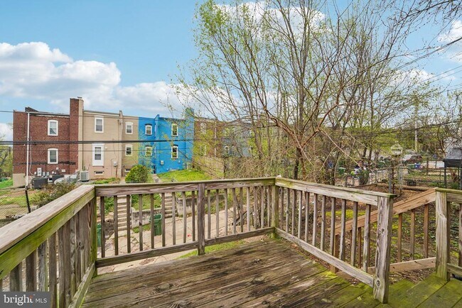 Building Photo - 800 Stoll St