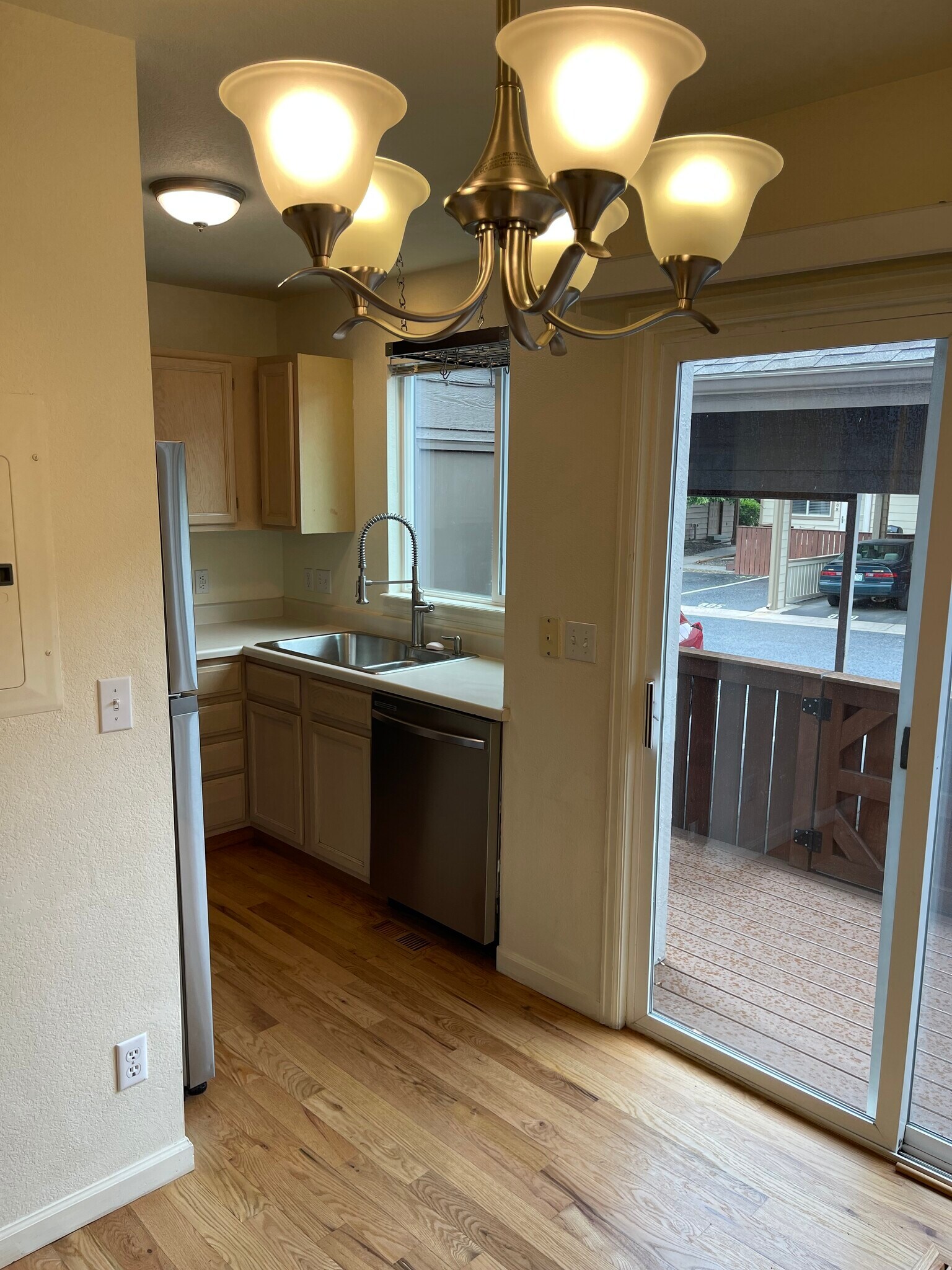 Building Photo - 806 Summer Dr