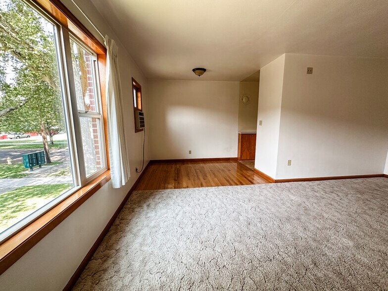 304-Living - Dining - Brentwood Apartments
