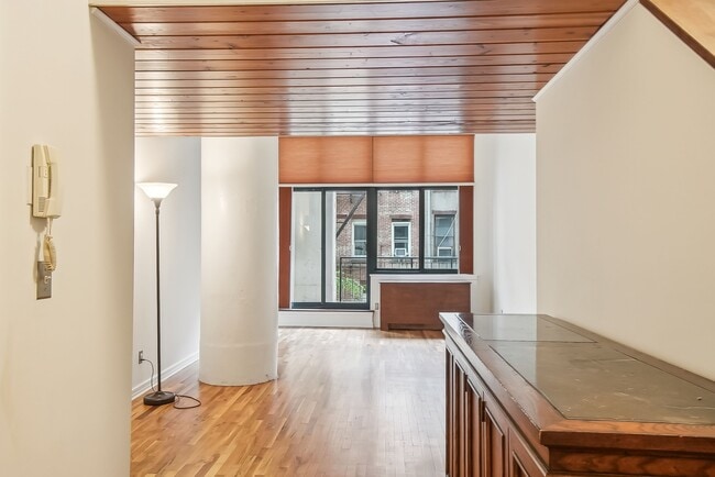 Building Photo - 205 10th St