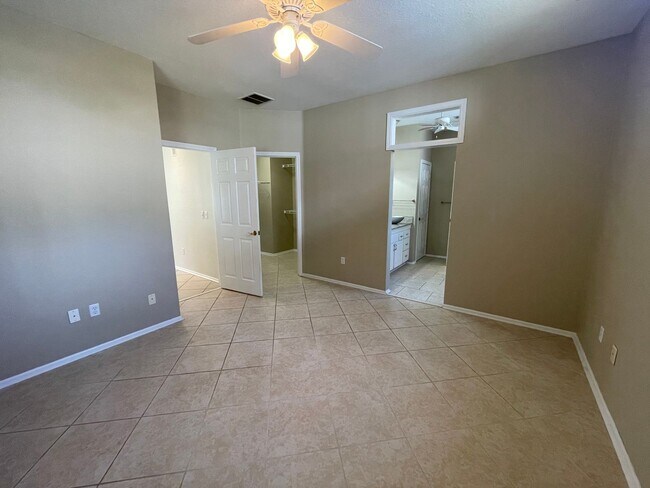 Building Photo - Unfurnished, Long Term Rental in Sun City!