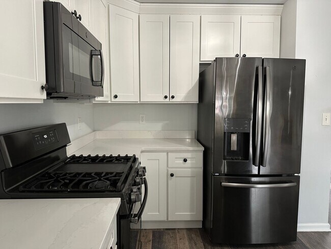 Building Photo - 3685 Clauss Dr
