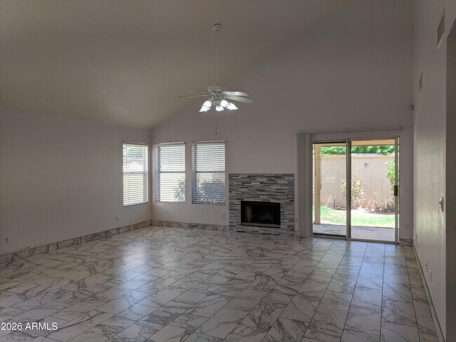 Building Photo - 1321 N Jamaica Way