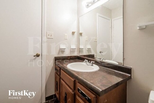 Building Photo - 6709 Valley Park Dr