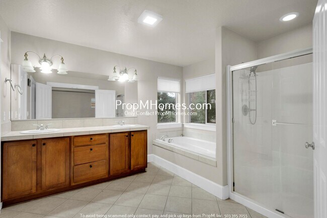 Building Photo - Updated Three Bedroom Gem in Bethany!