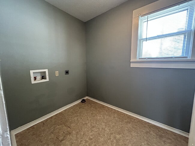 Building Photo - Cozy 2-Bedroom Home Available for Winter 2025 Move-In