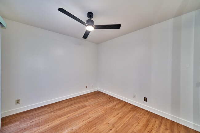 Building Photo - 414 Village Square N