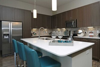 Building Photo - Live Stylish + Save $1,000