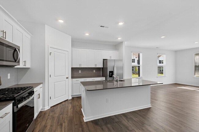 Building Photo - Brand-New End Unit Townhome in Townes at Anderson Farm!