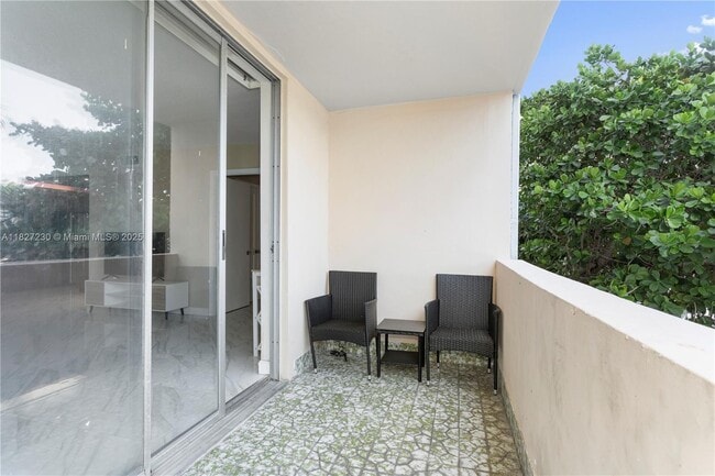 Building Photo - 9440 W Bay Harbor Dr