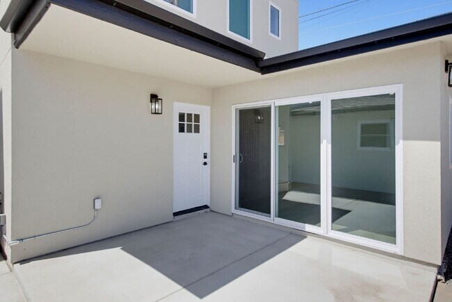 Building Photo - New Construction with Private Patio Walking Distance to Mission Bay