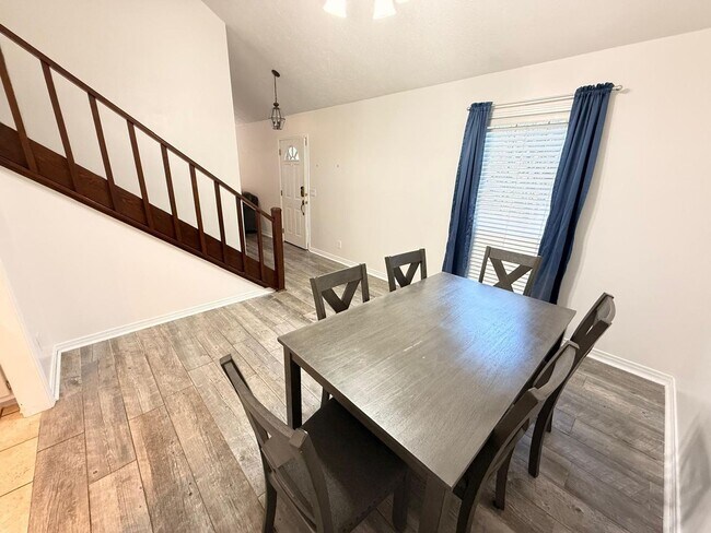 Building Photo - Spacious 4BR Home in Desirable North Columbus